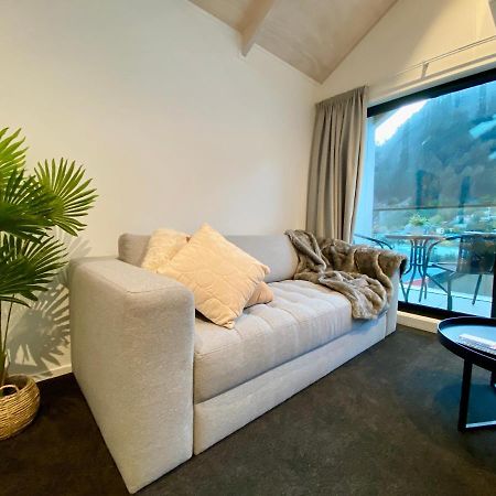 Modern 2-Bedroom Apartment 7-Mins Walk To 퀸즈타운 외부 사진