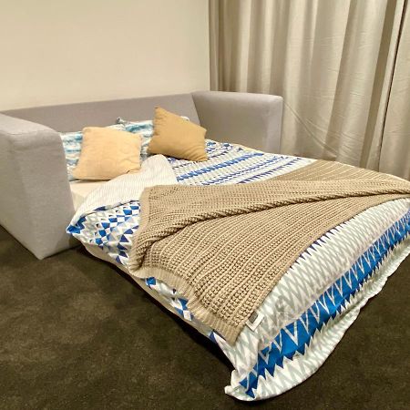 Modern 2-Bedroom Apartment 7-Mins Walk To 퀸즈타운 외부 사진