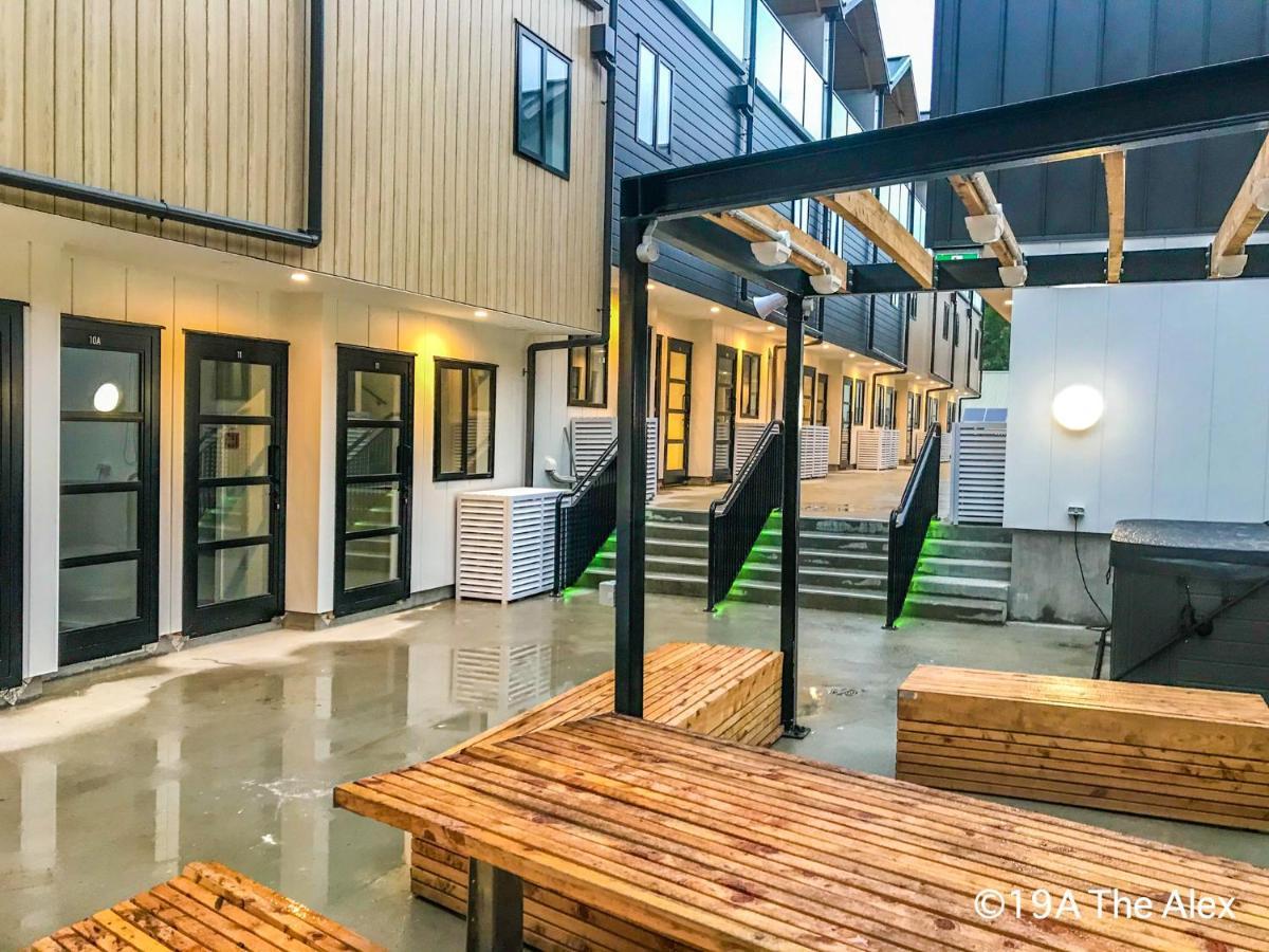Modern 2-Bedroom Apartment 7-Mins Walk To 퀸즈타운 외부 사진