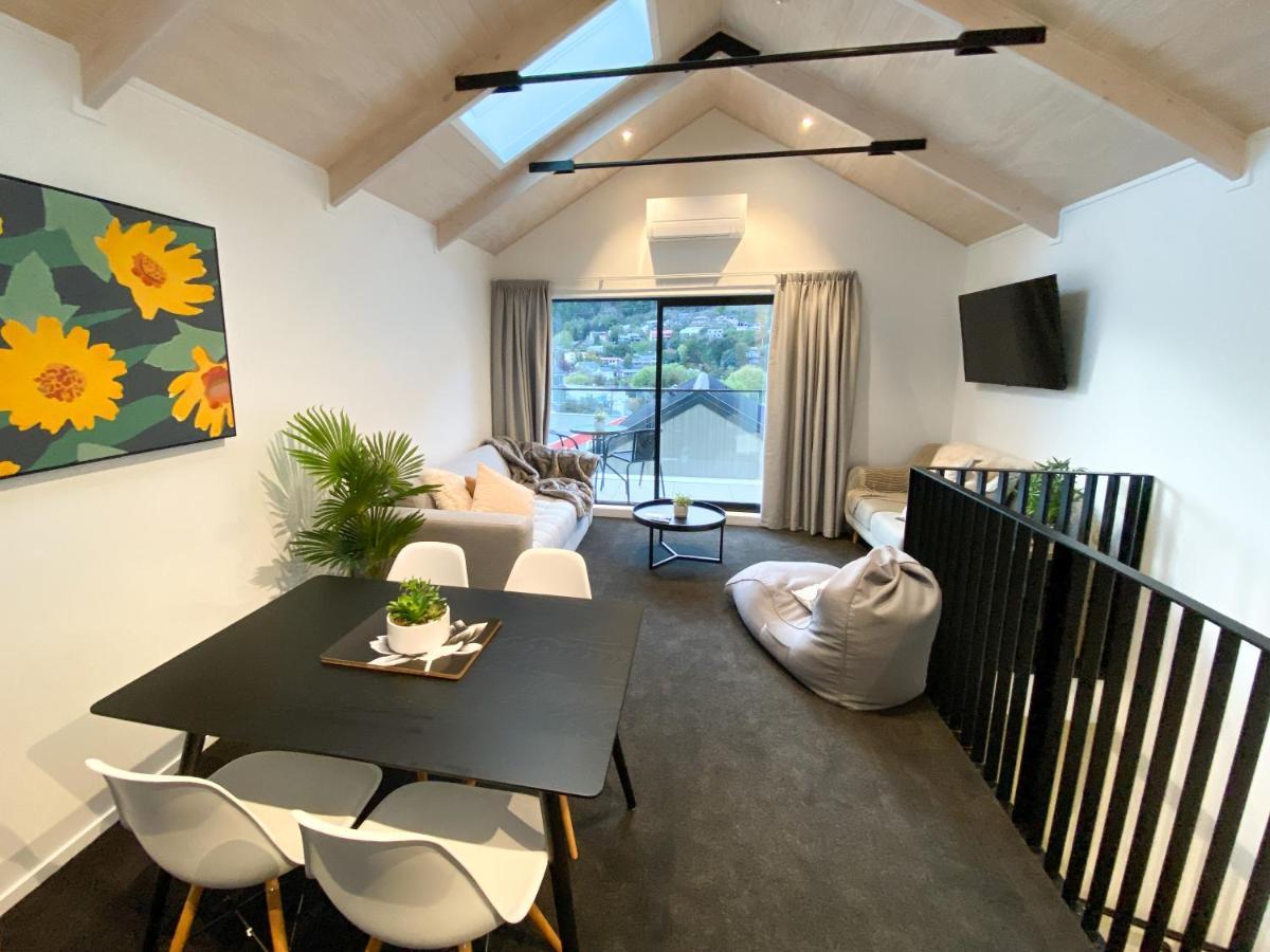 Modern 2-Bedroom Apartment 7-Mins Walk To 퀸즈타운 외부 사진
