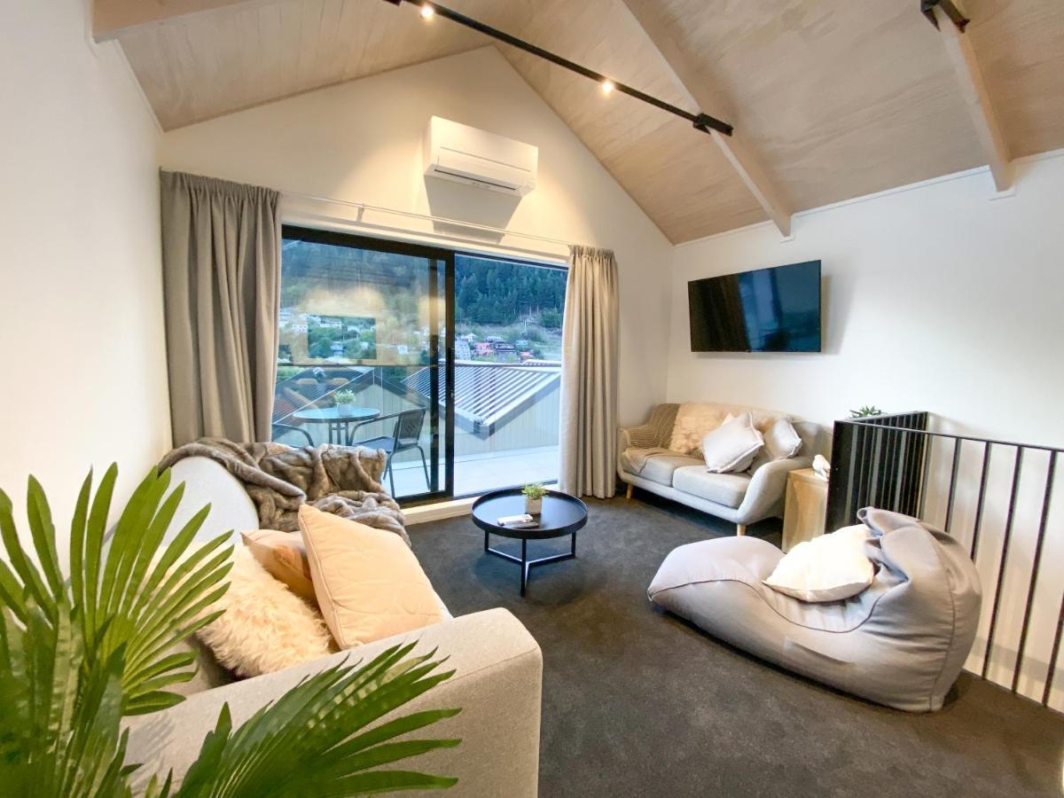 Modern 2-Bedroom Apartment 7-Mins Walk To 퀸즈타운 외부 사진