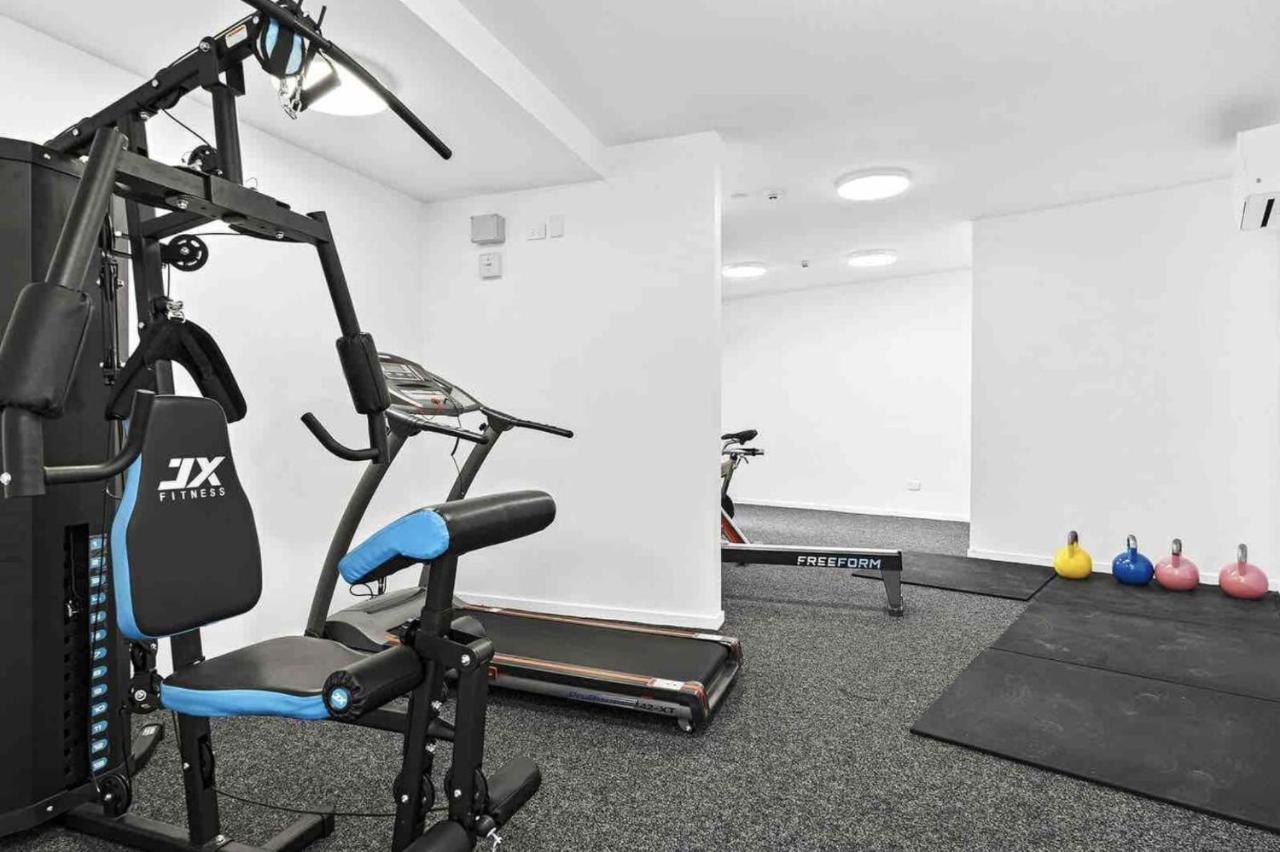 Modern 2-Bedroom Apartment 7-Mins Walk To 퀸즈타운 외부 사진