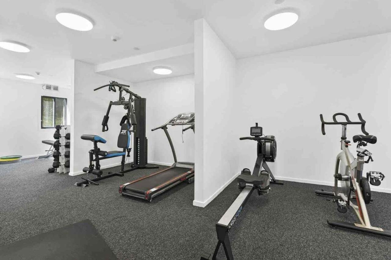 Modern 2-Bedroom Apartment 7-Mins Walk To 퀸즈타운 외부 사진