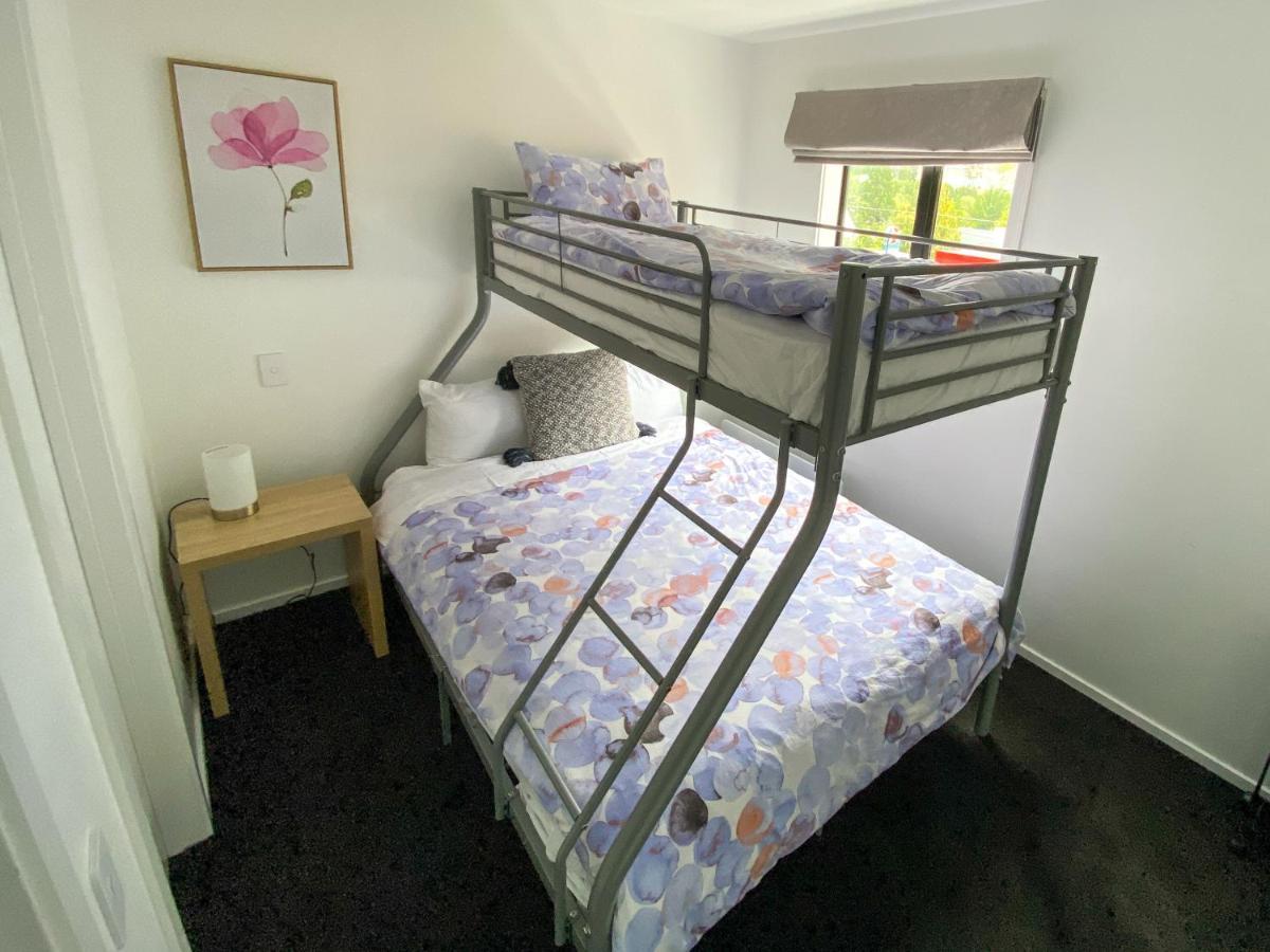 Modern 2-Bedroom Apartment 7-Mins Walk To 퀸즈타운 외부 사진